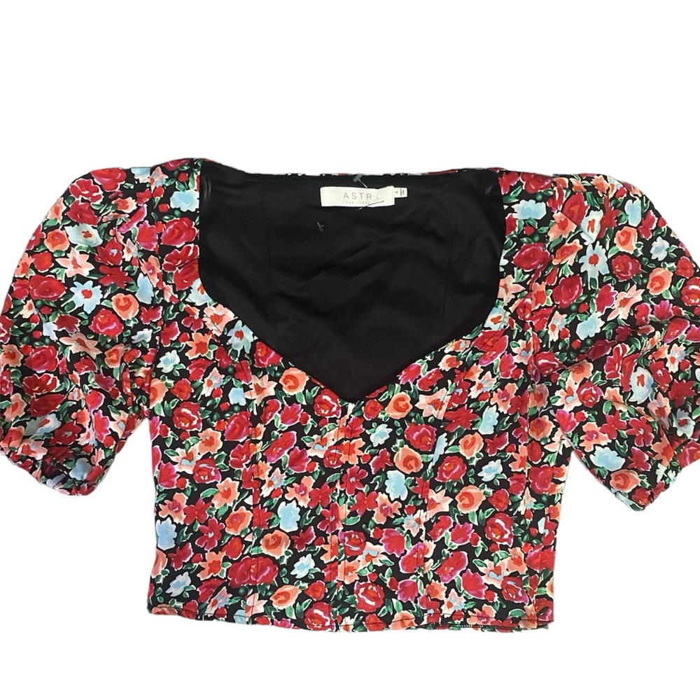 ASTR The Label Red Floral, Puff‎ Sleeve, V-Neck, Cropped Blouse, Side Zip, Small